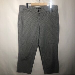 Womens Black/White Pattern Capri Pants. Size 12. Like New.